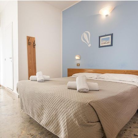 Hotel Santiago Rimini Bagian luar foto
