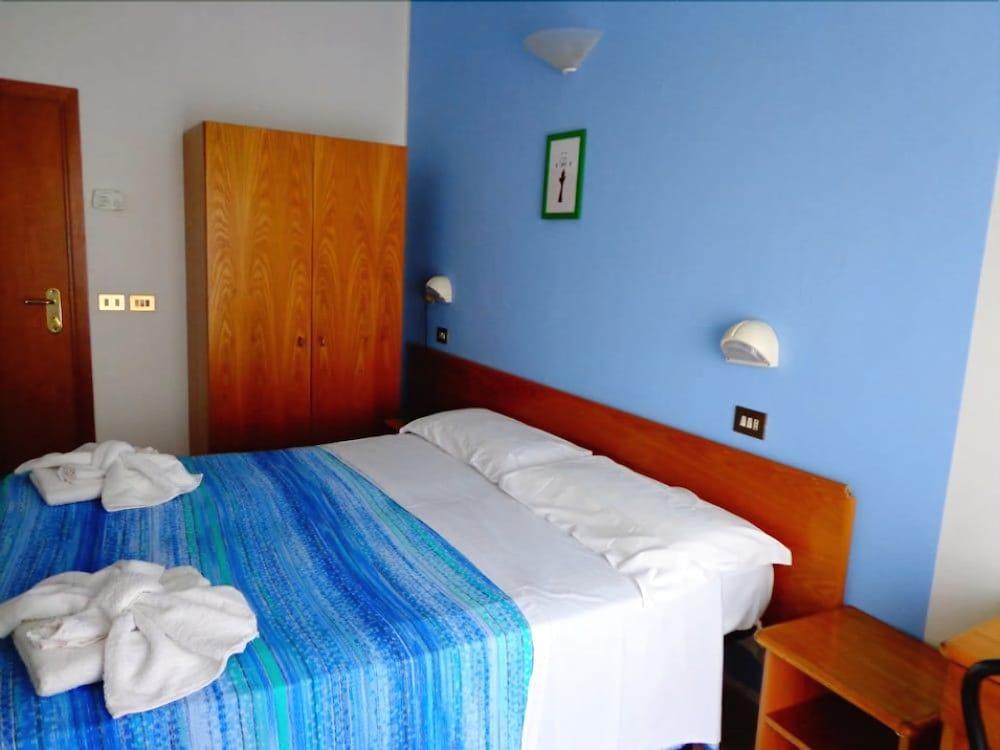 Hotel Santiago Rimini Bagian luar foto