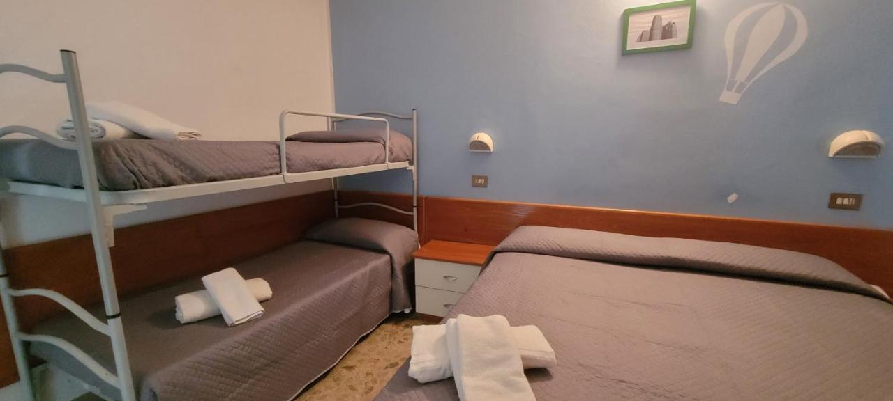 Hotel Santiago Rimini Bagian luar foto