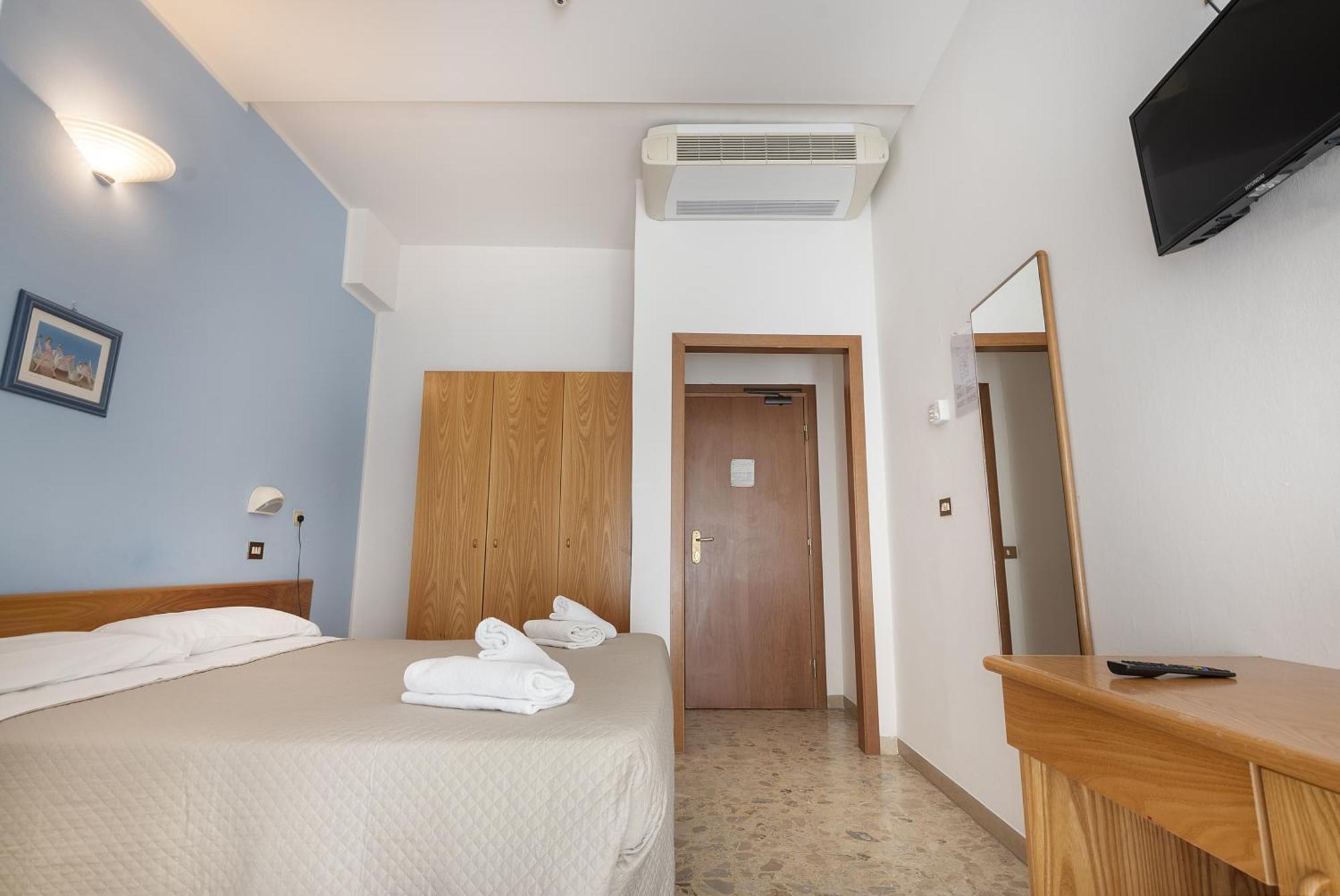 Hotel Santiago Rimini Bagian luar foto