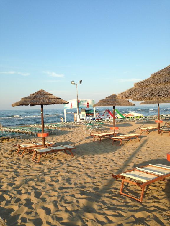 Hotel Santiago Rimini Bagian luar foto
