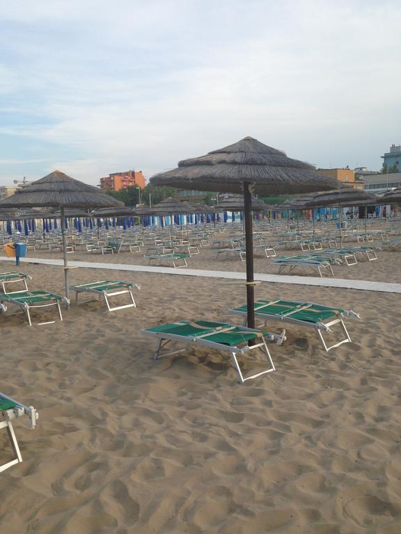 Hotel Santiago Rimini Bagian luar foto
